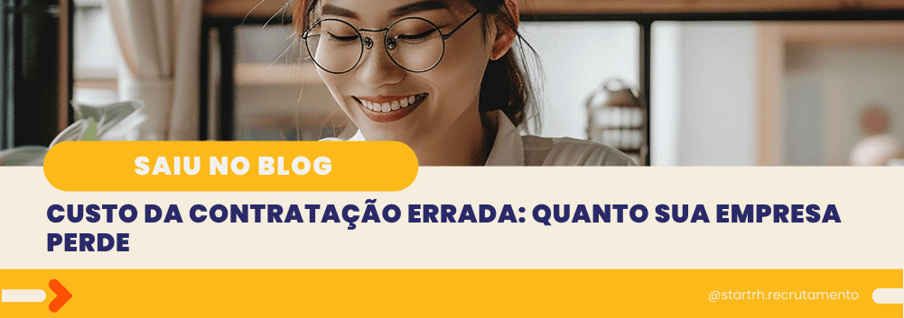 Mulher de óculos sorrindo enquanto lê, com o título do artigo: “Custo da contratação errada: quanto sua empresa perde”