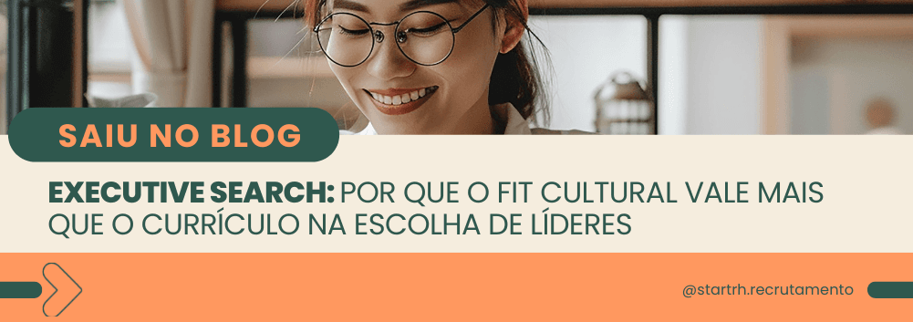 Mulher de óculos sorrindo enquanto lê, com o título do artigo: “Executive search: por que o fit cultural vale mais que o currículo na escolha de líderes”